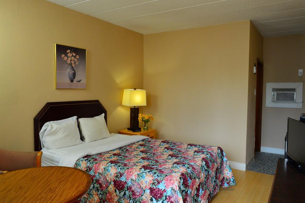 Motel Rockwell 2*